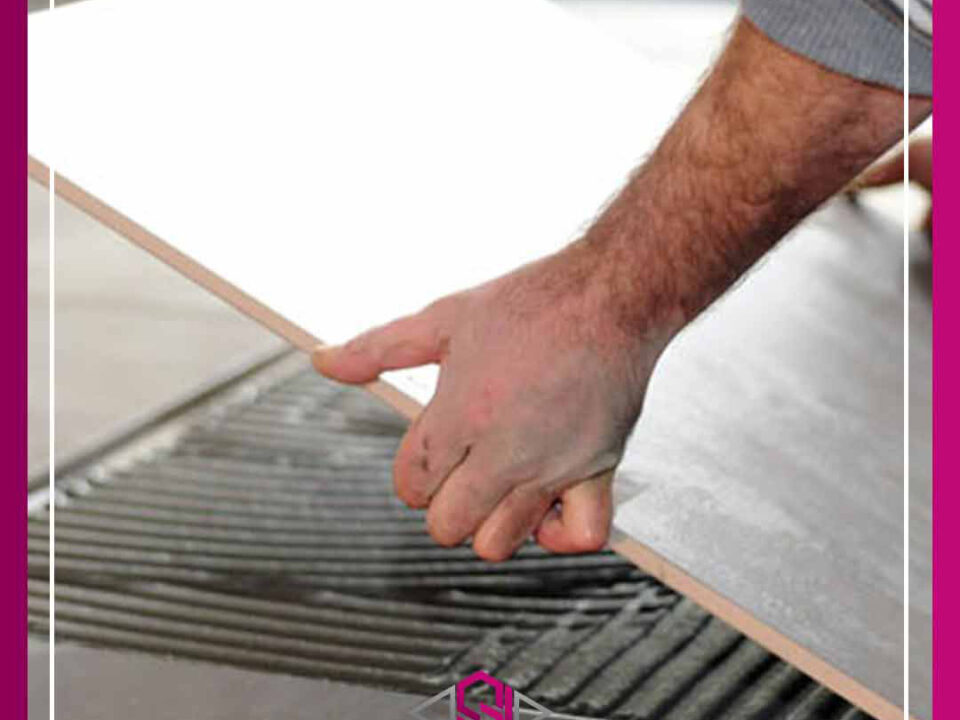 نصب کاشی استخر با استفاده از چسب کاشی